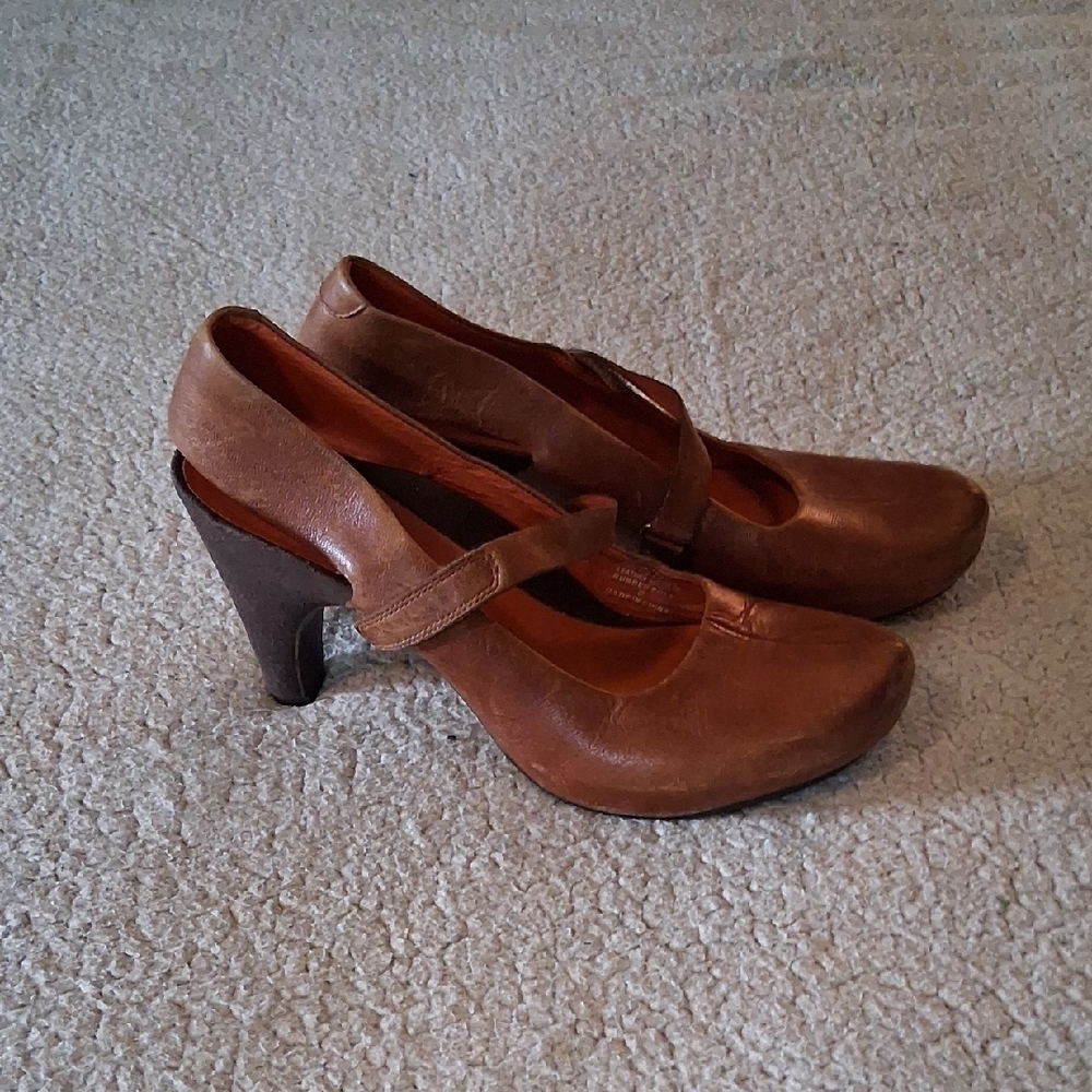 Tsubo Tan Women's Heels